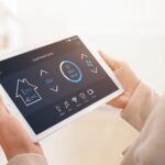 Tablet mit Smart Home App | LED Leuchtrahmen