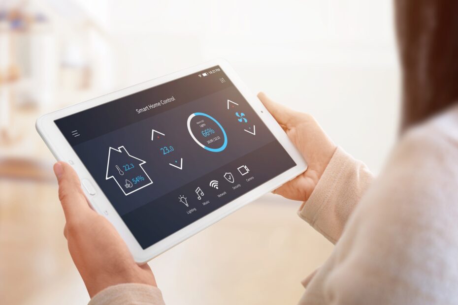 Tablet mit Smart Home App | LED Leuchtrahmen